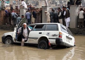 Afganistan da Sel 21 Can Aldı